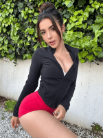 andrea-botez-v0-bk62n2b92ase1.png
