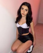andrea-botez-v0-bph8q68scmnc1.jpg