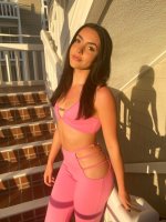 andrea-botez-v0-wzs68aprs4pc1.jpg